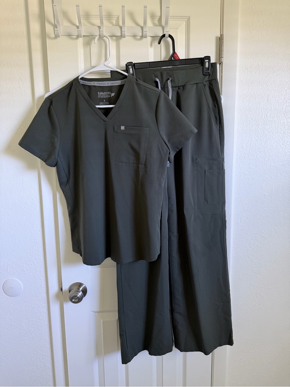 Fabletics- Bonsai colored Scrub Set: S Top, M Bottom